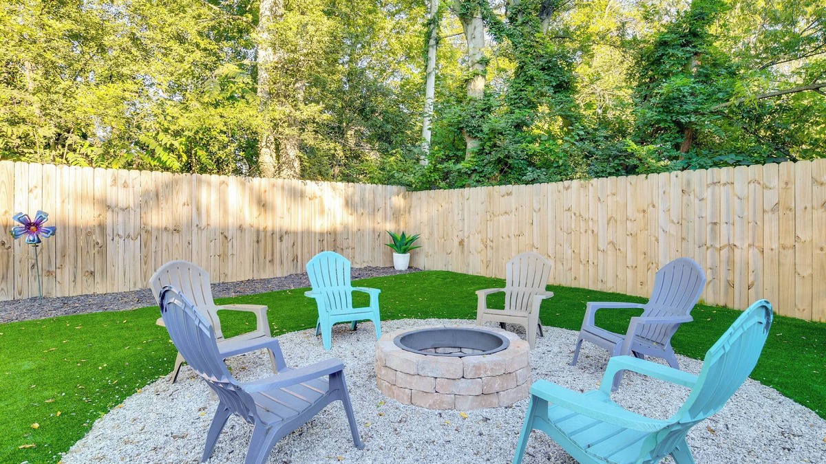 Parker House | Greenville Escape w/Deck + Fire Pit!