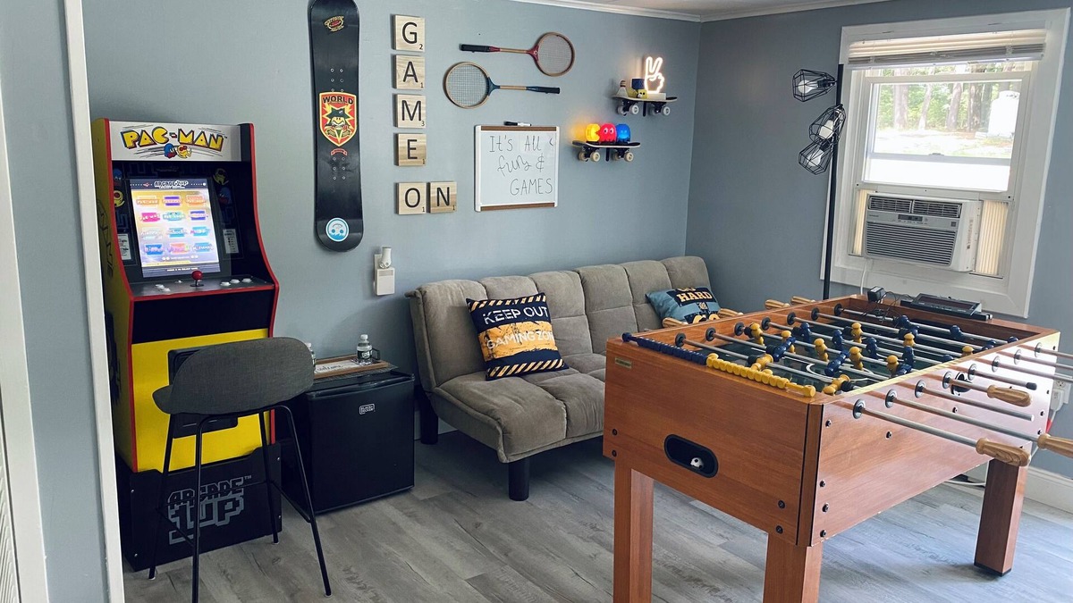 Greenville House | Greenville Getaway w/HOT TUB & GAME ROOM