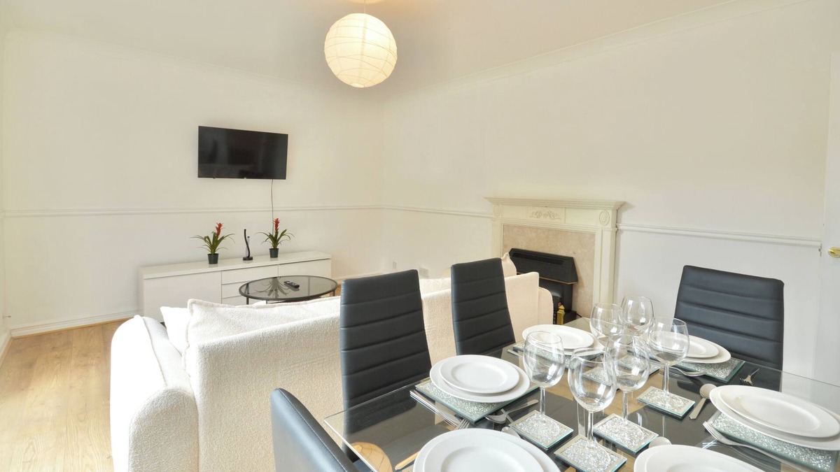 Abbey Wood House | Greenwich Retreat - 4bed home
