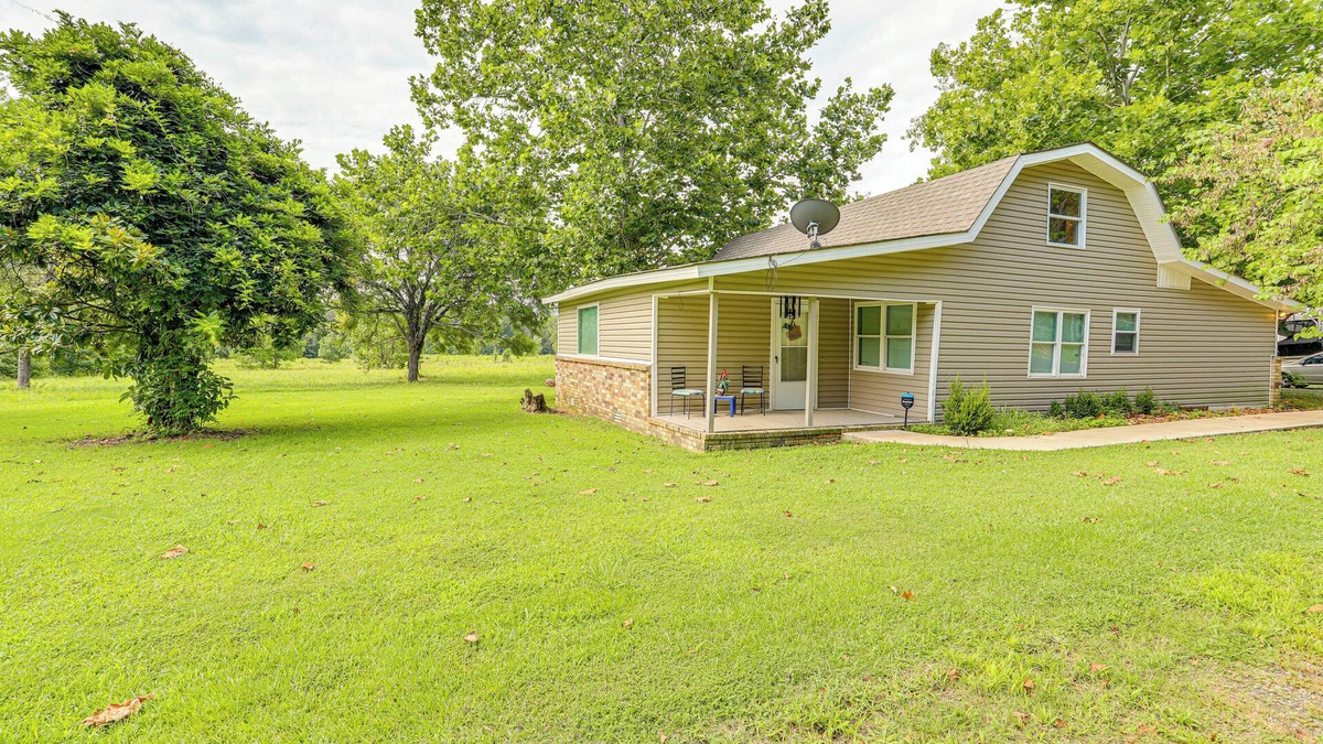 Higden House | Greers Ferry Home w/Fire Pit Near Shiloh Marina!