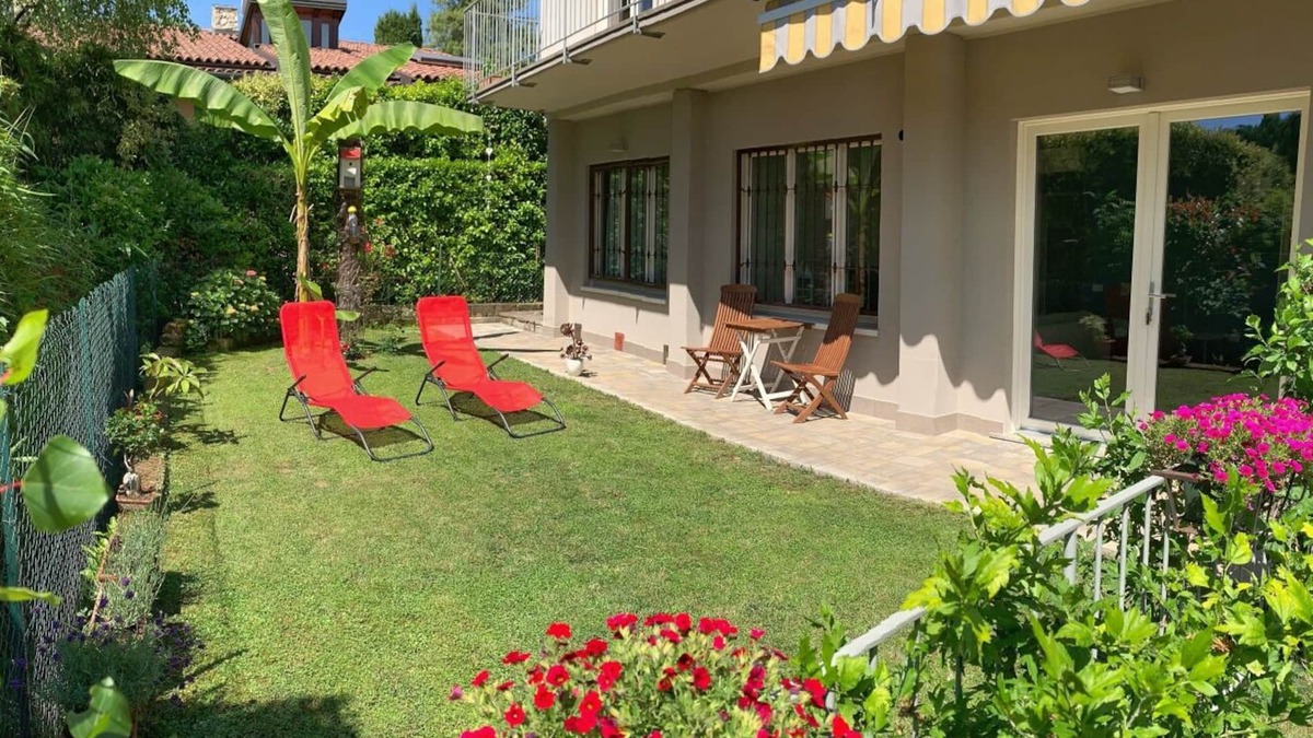 Gardone Riviera Apartment | Grethel - Theater Home, a few steps from the beach of Gardone Riviera