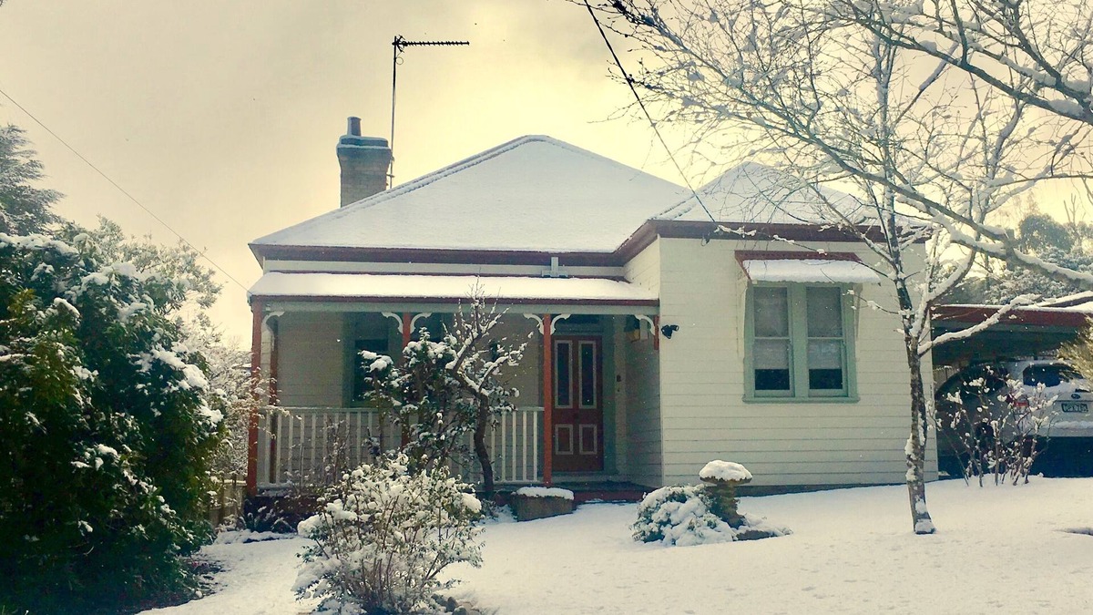 Katoomba House | Grevillea Cottage - Family and Group Getaways