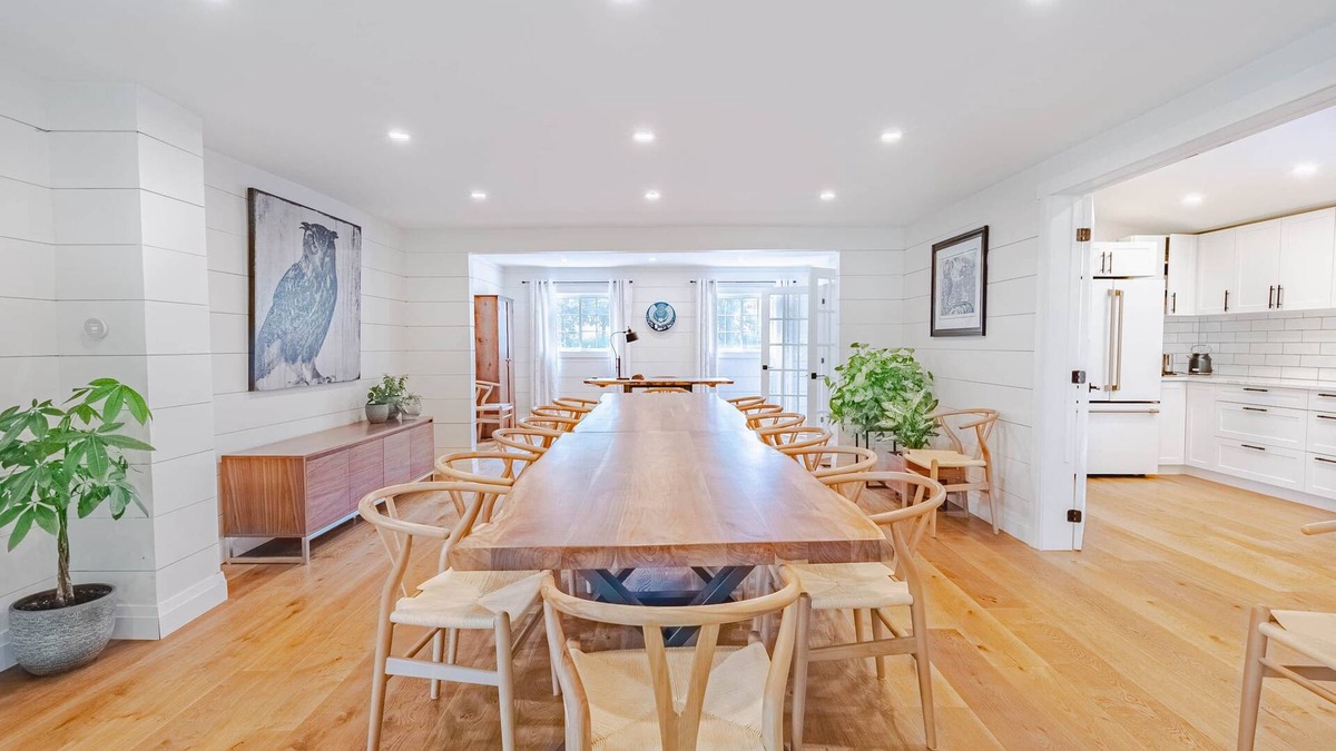 Sharbot Lake House | Grey Owl - Bright 5 Bedroom Cottage