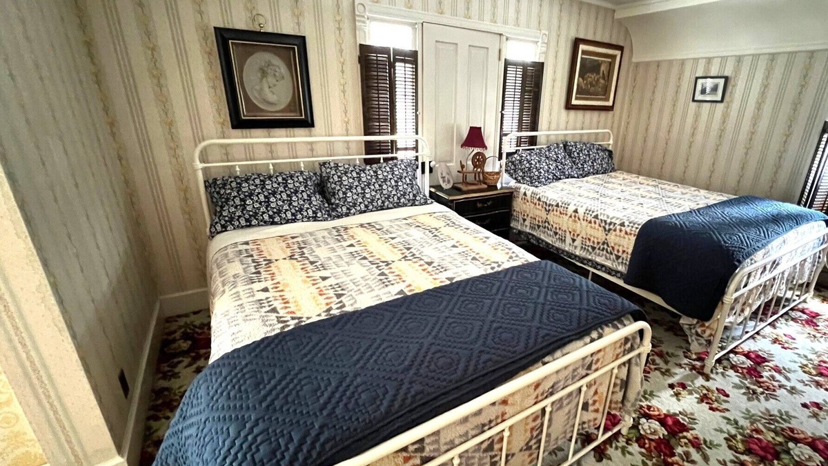 Salmon Bed & Breakfast | Greyhouse B & B Experience