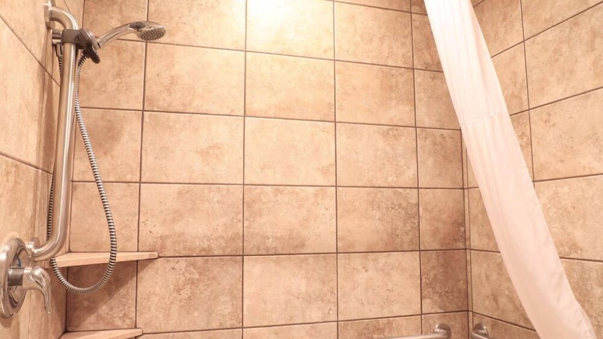 Heyburn House | Greystone Crossing Suite #9