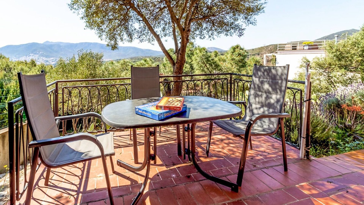 Llanca Apartment | Grifeu 08 - Apartment with outside terrace