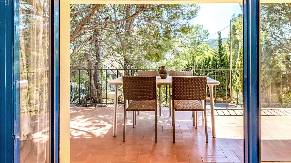Llanca Apartment | Grifeu 14 - Apartment with terrace and garden