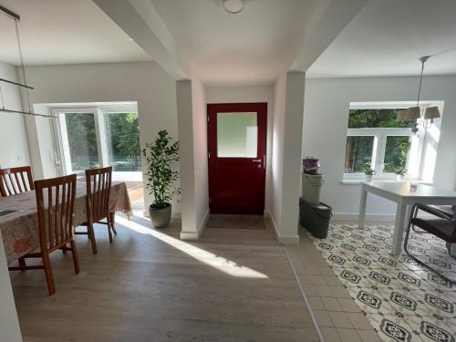 Halle Apartment | Große helle Wohnung