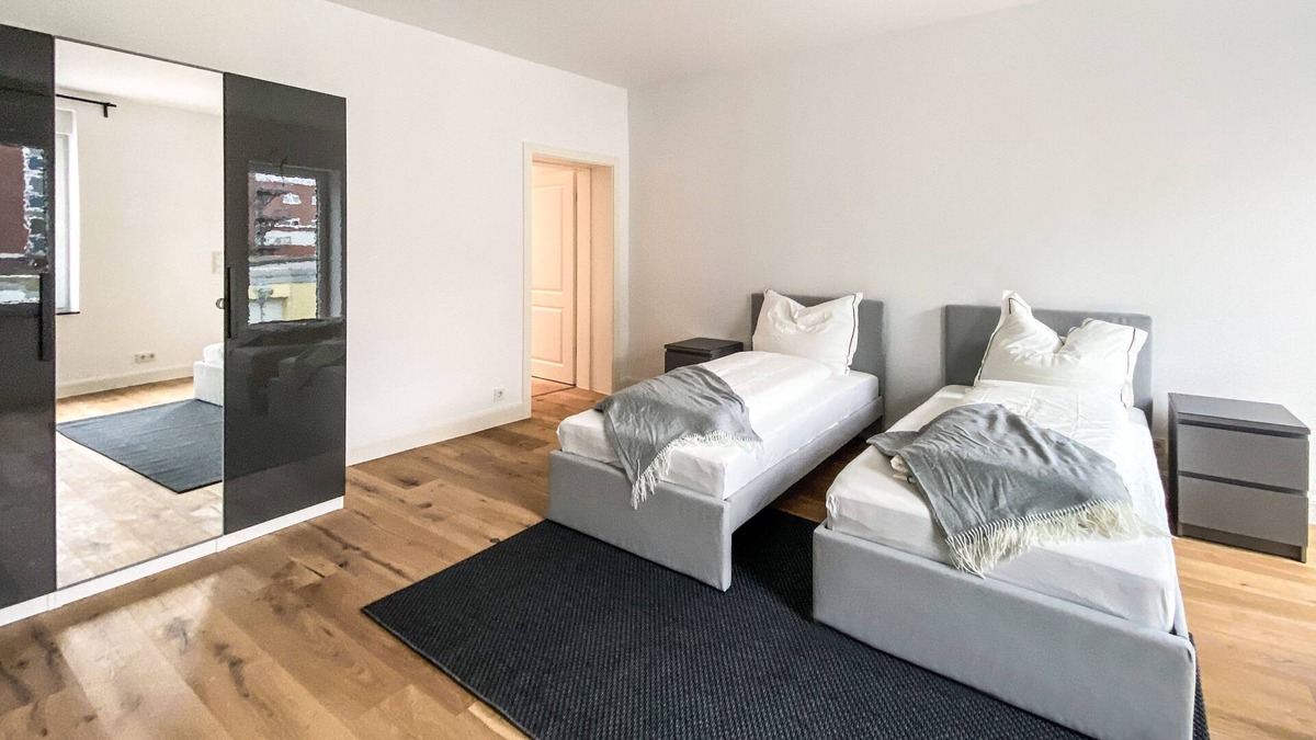 Linnich House | Großzügiges Ferienhaus mit Garten, 2 Stellplätze, TOP Ausstattung