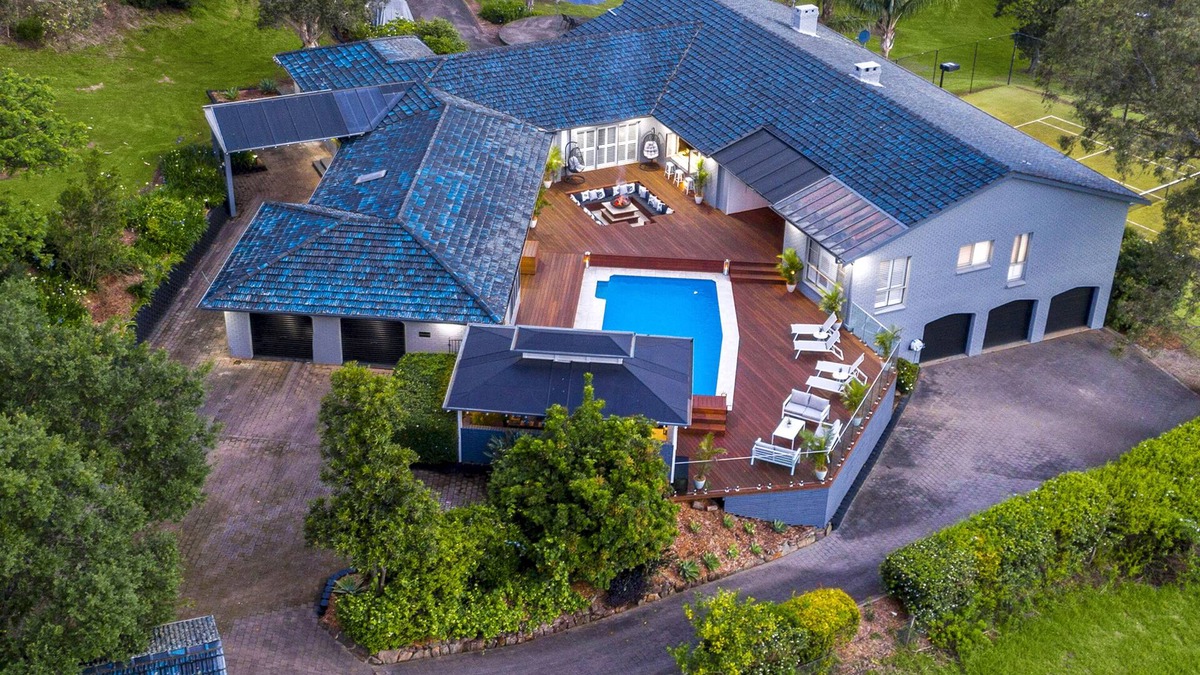 Grose Vale House | Grose Vale Retreat: Heated Pool & Tennis Court Delight