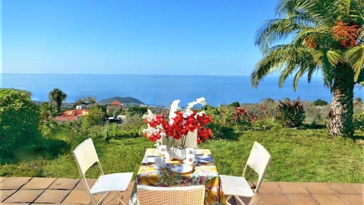 Tajuya House | Großzüg. House with panoramic views of sea, mountains & valley + optional apartment