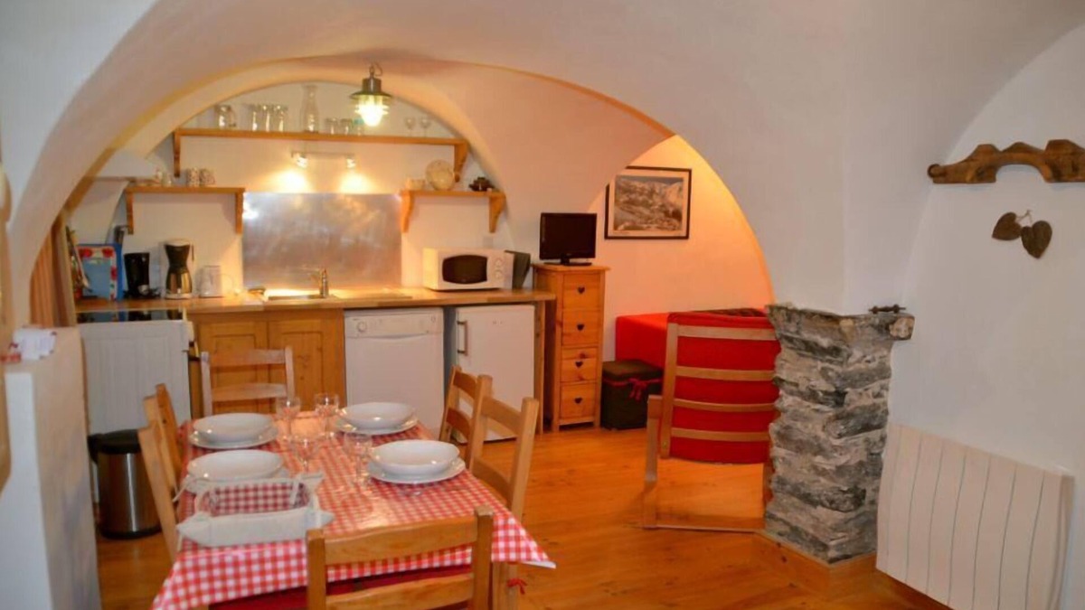 Villarabout Apartment | Ground floor, view mountain, tv, ski locker, 50m², Saint Martin de Belleville