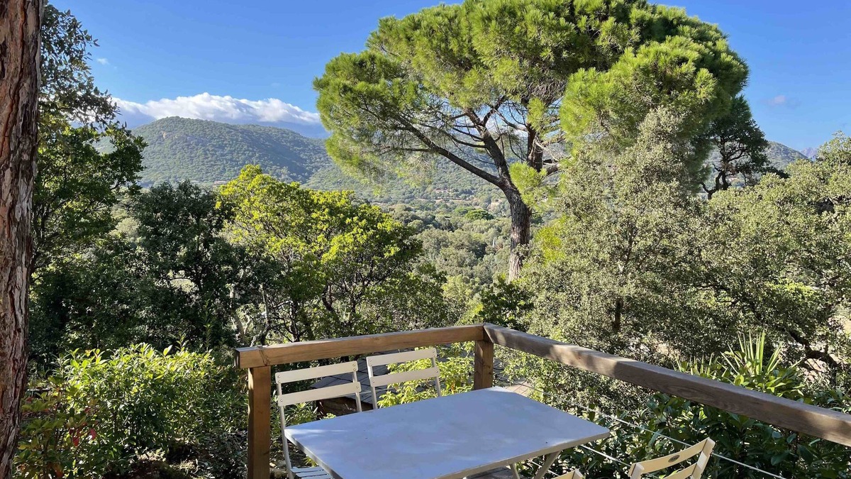 Cirendinu Apartment | GROUND FLOOR 1 KM FROM THE SEA MOUNTAIN VIEW