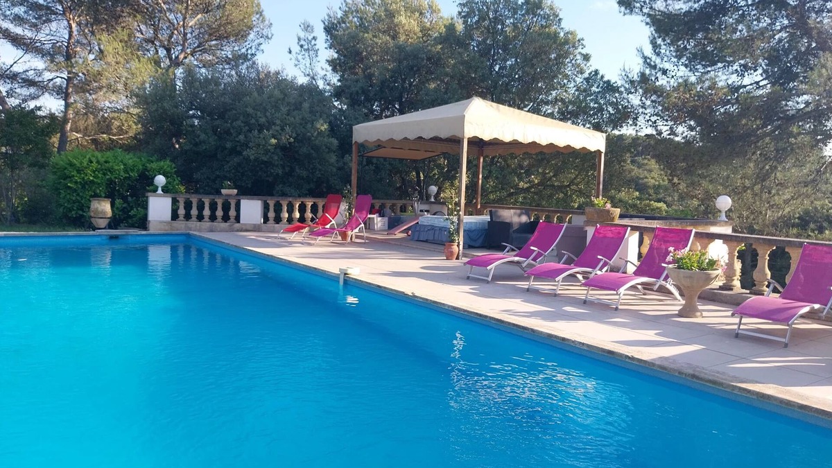 Molleges Apartment | Ground floor apartment in Provencal house with independent access ALPILLES