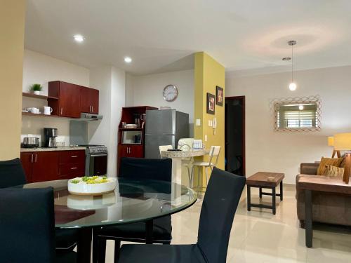 Las Gaviotas Apartment | Ground floor apartment close to the beach, shops and restaurants