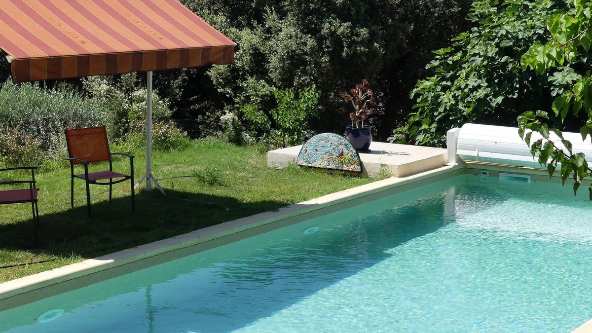 Piolenc Apartment | Ground floor apartment 50m2 with terrace in intimate shady park, swimming pool 12x4 m