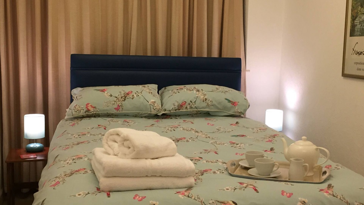 Brecon Apartment | Ground Floor Brecon apartment.No 6 Boleyn House.Free wifi.Kitchen and bathroom