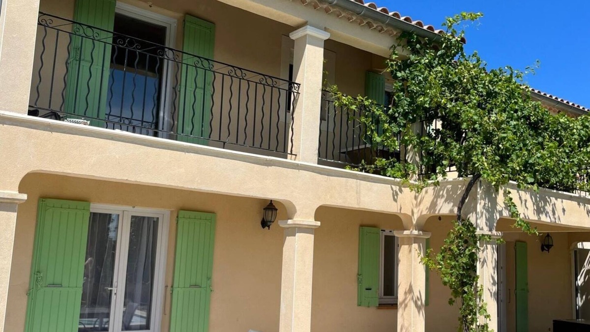 Beaumes-de-Venise Villa | Ground floor Villa with swimming pool + petanque area - 2 bedrooms with en-suite bathrooms