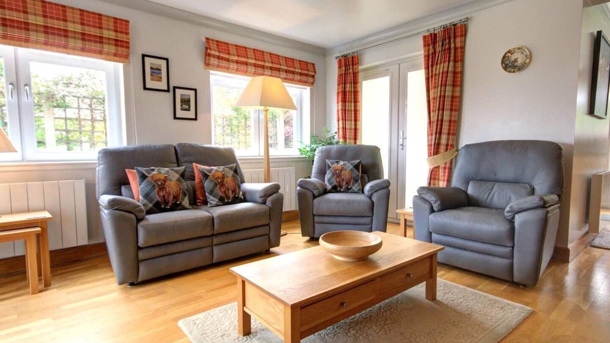 Brora Apartment | Ground floor 2-bedroom apartment overlooking the famous James Braid Brora Golf Course.