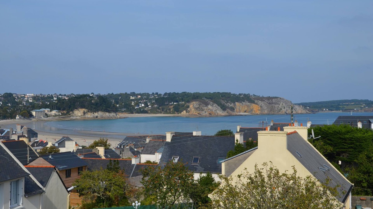 Morgat Apartment | Ground floor in a small residence 200 m from the beautiful Morgat beach