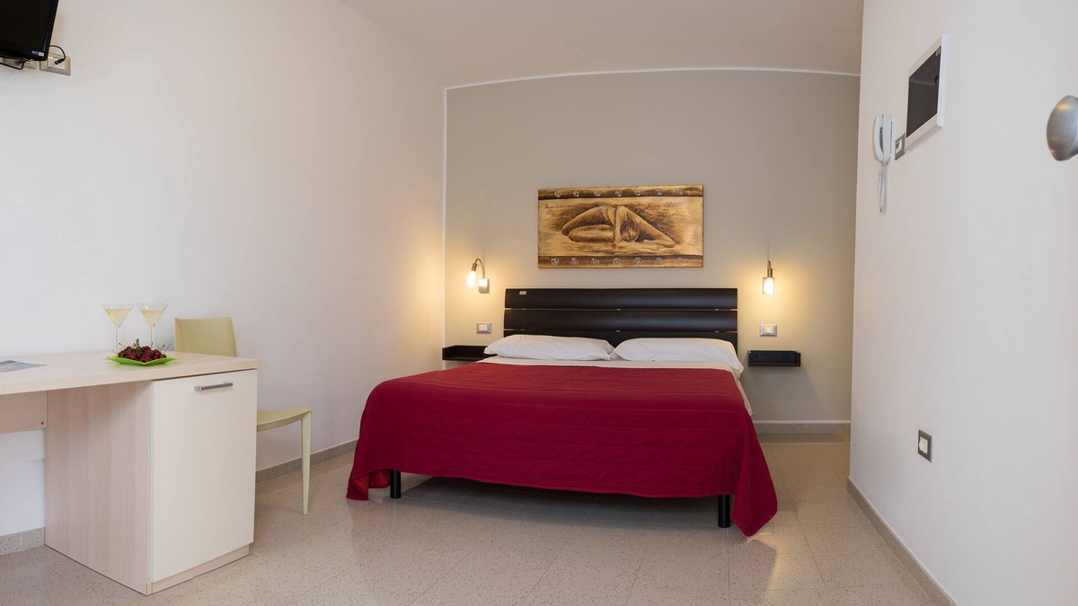 Torre Santa Sabina Bed & Breakfast | Ground Floor Double Room in "Donnosanto Residence"