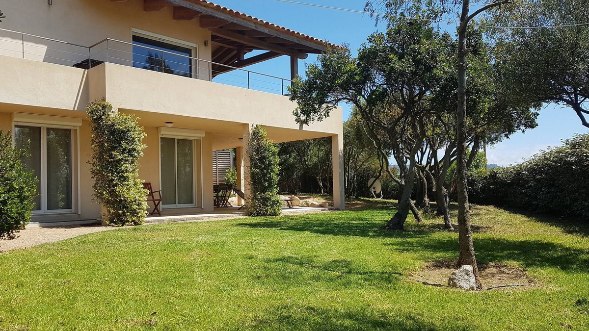 Figari House | GROUND FLOOR, LARGE COVERED TERRACE AND GARDEN, QUIET, AIR-CONDITIONED