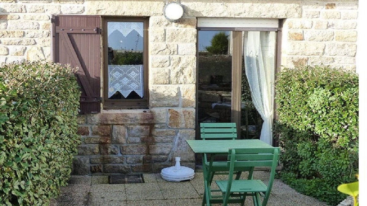 Penmarch Apartment | Ground floor studio with garden and sea view, Penmarch Kerity