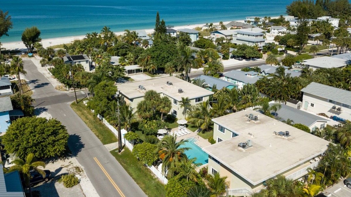 Ilexhurst Condo | Ground-level AMI Condo Near the Beach! Large heated pool!