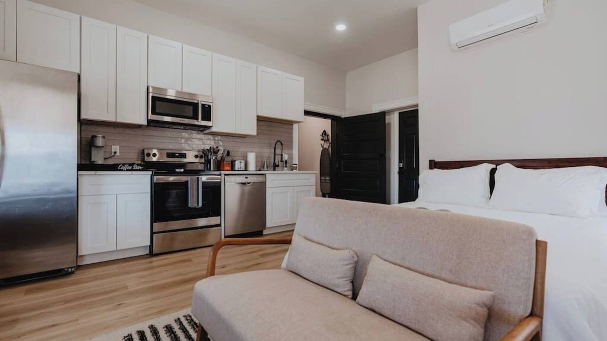The Gate Apartment | Ground-Level Smart-Lock Studio · Walk to SSM-SLU Hospital · Free Street Parking