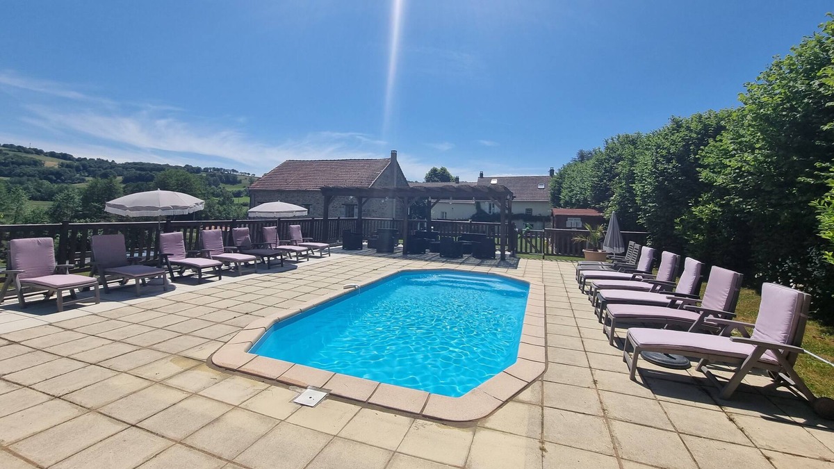 Janaillat Cottage | Group Accommodation - Sleeps up to 22 People, Private Heated Pool & Garden.