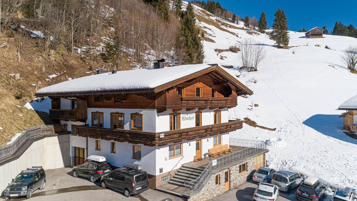 Gerlosberg House | Group home with terrace, balcony and ski storage