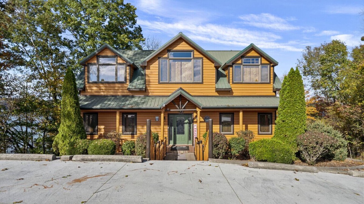 Scottsville House | Group Gather 3 Level Cabin overlooking lake, game, private hot tub, w/d, 2 decks