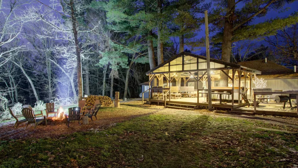Wisconsin Dells Cabin | Group Getaway-4 Cabins @ Sandstone Rustic Retreat