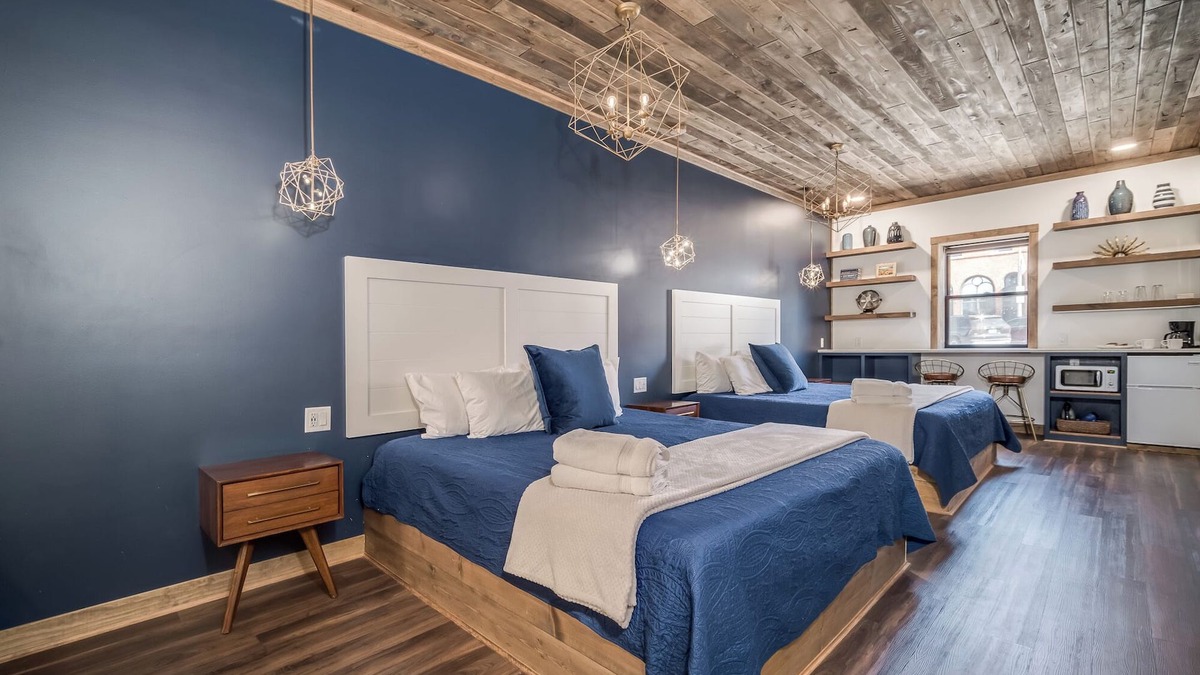 Prescott Hotel | Group Getaway | Downtown | Riverfront Stay