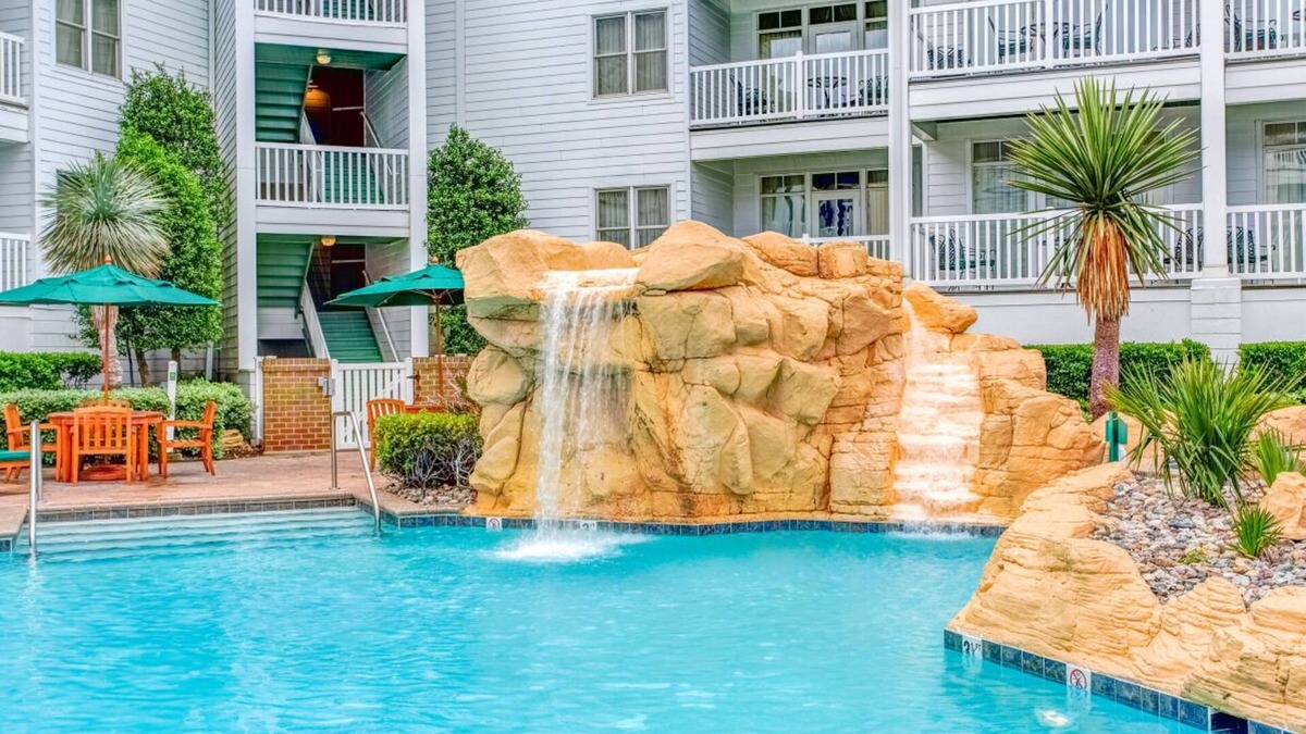 Northeast Virginia Beach Resort | Group Getaway! Perfect for Large Groups! 4 Comfortable Studios, Parking, Fishing