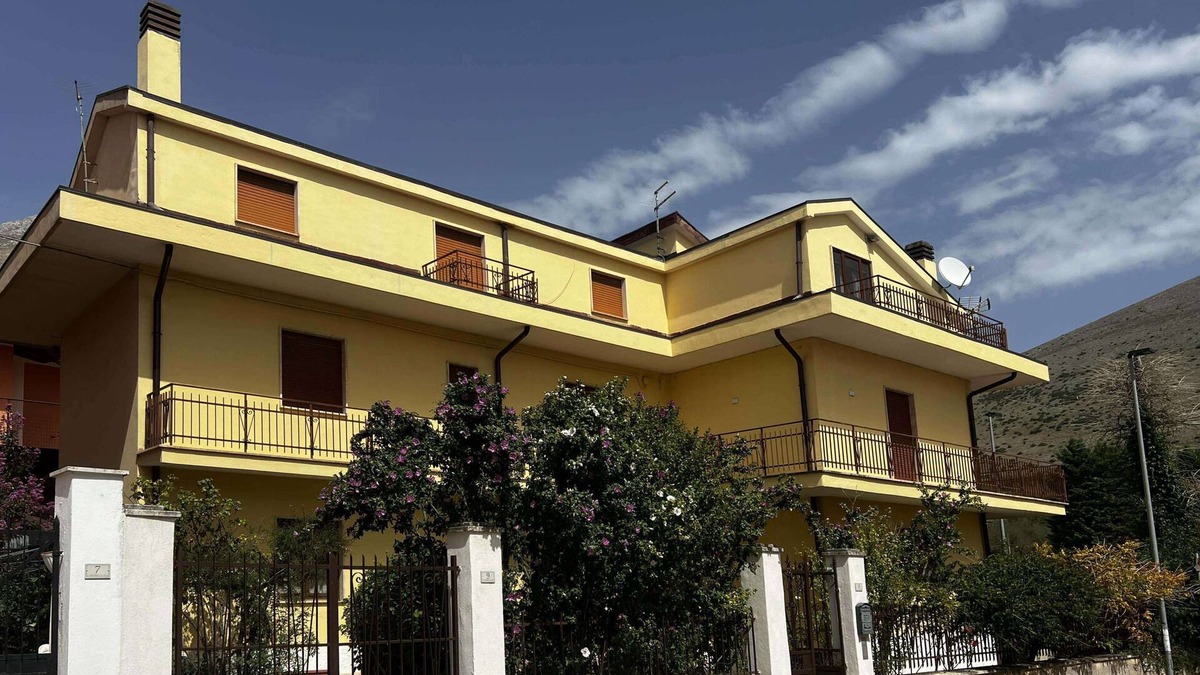 Massa d'Albe House | Group home. Beautiful panorama. Close to local tourist attractions.