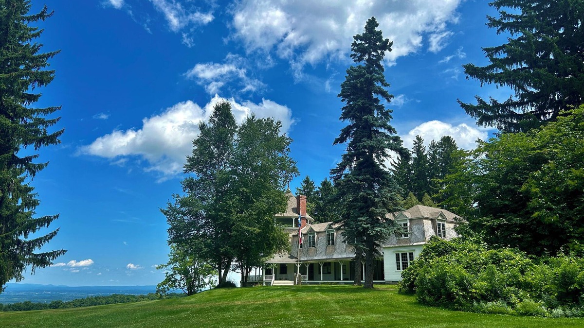 Town of Sharon House | Group Stay at Grand Historic Estate