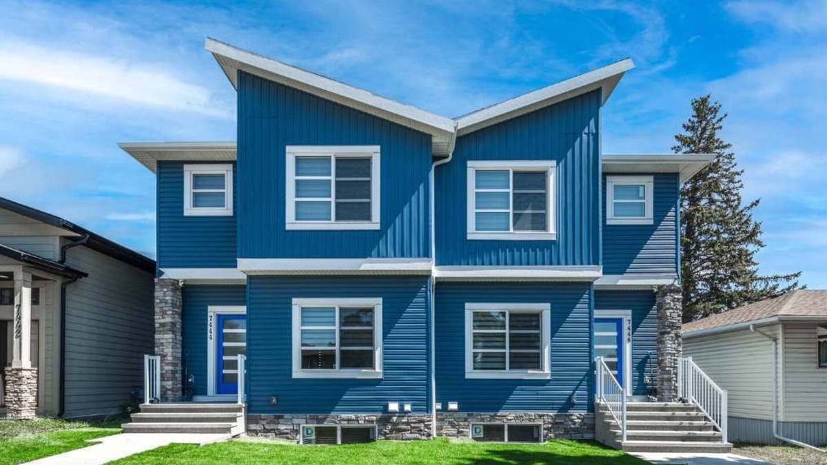 Lynnwood Ridge House | Group Stay By DT | 6BR Duplex + Banff Pass & Wine, Parking, & Netflix!