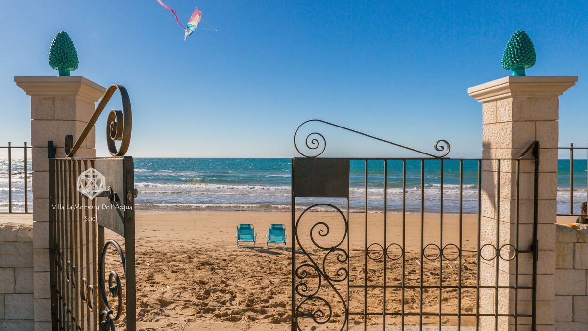 Scicli Villa | Group villa with direct access to the sea, private pool,free wi-fi, garden, bbq