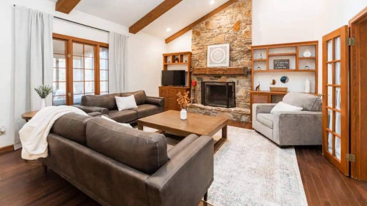 Bloomington House | Grovesnor Place 3128 sqft Screened Porch by IU