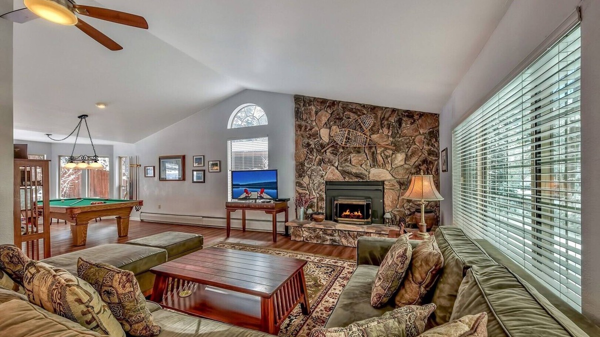 Lower Kingsbury House | GS115-Pool Table, Hot Tub & Close to Casinos/Beach