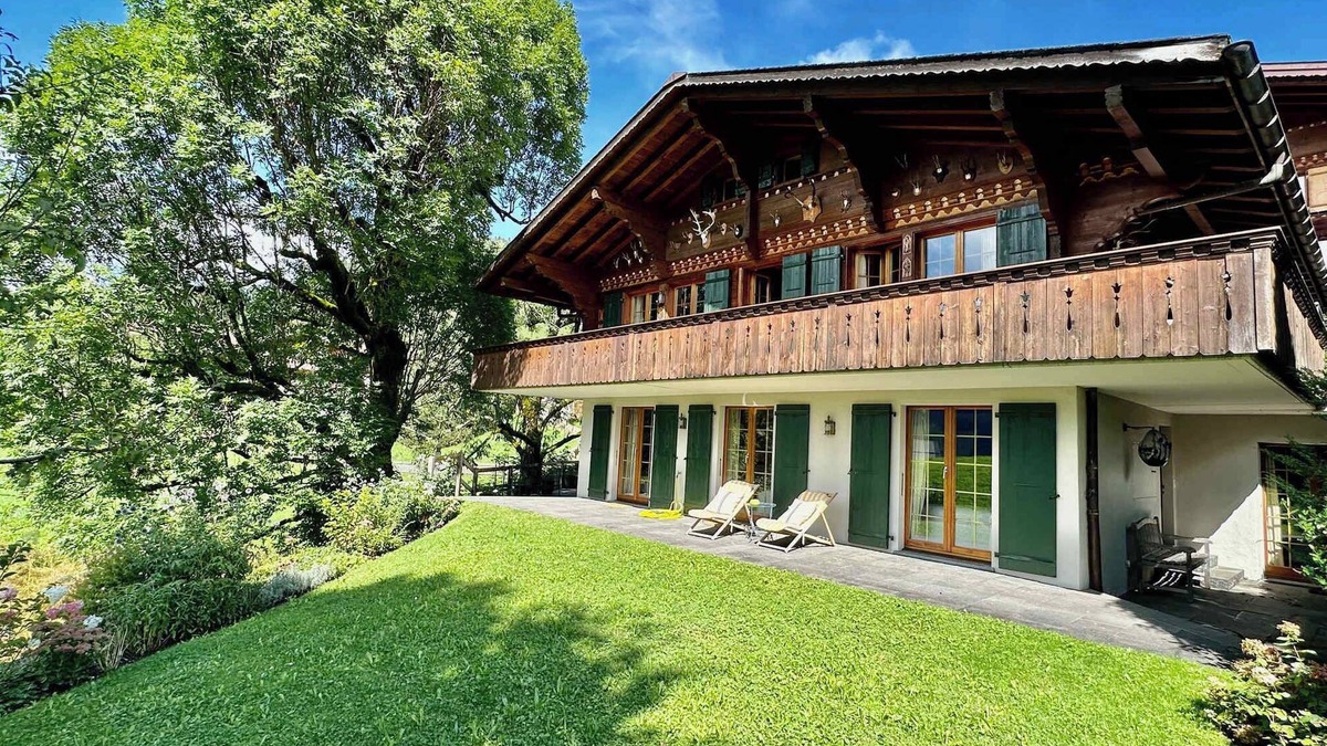 Zweisimmen Nr Gstaad Ski Chalet | Gstaad Gem: Best Alps View & Serene Pond