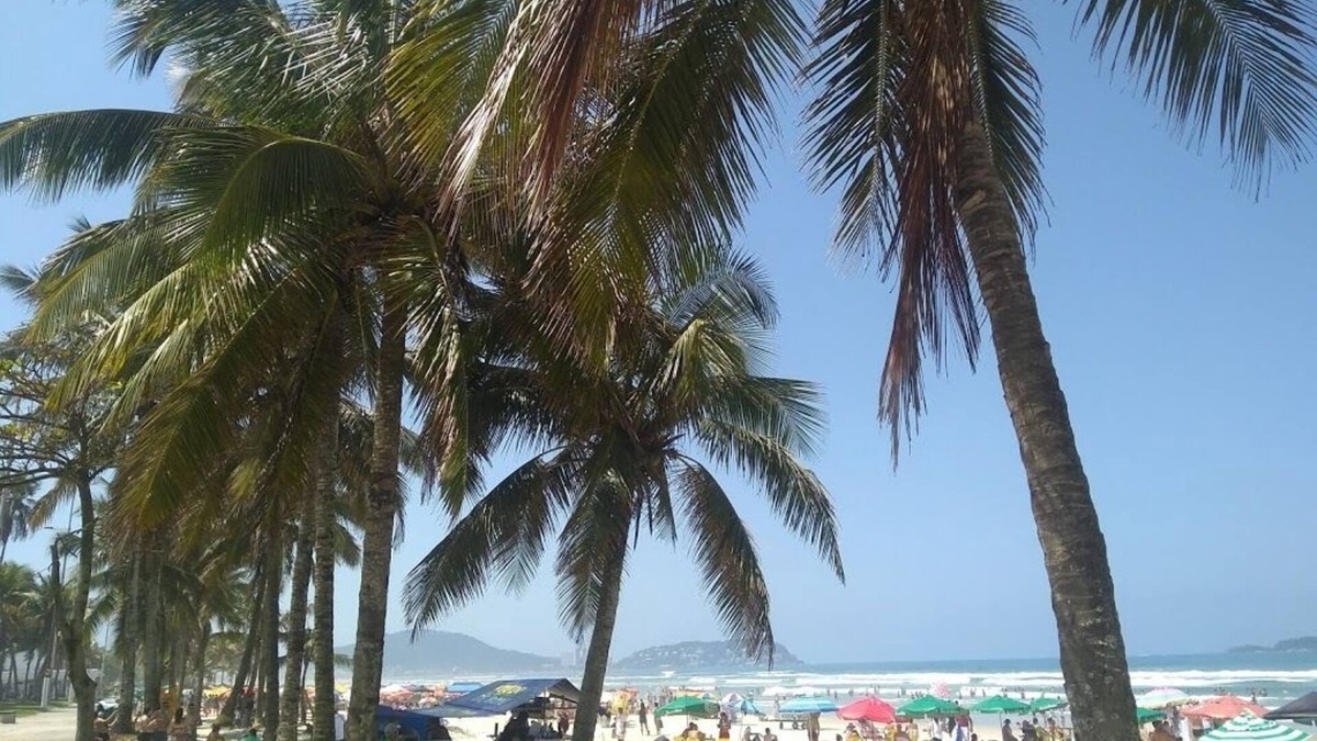 Vila Julia Apartment | Guarujá apartment, best point of Enseada beach, 150 ms from the beach