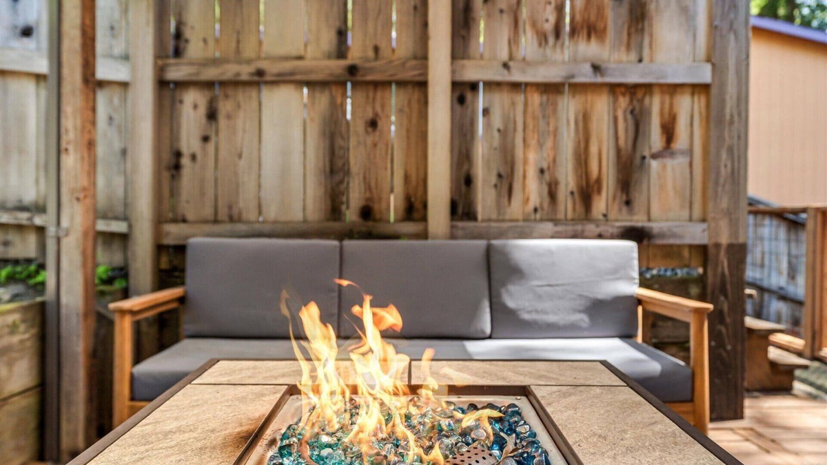 Guerneville House | Guerneville Escape:Magical Vibe in a Contemporary Home/Redwoods!HtTb/WIFI/Pup