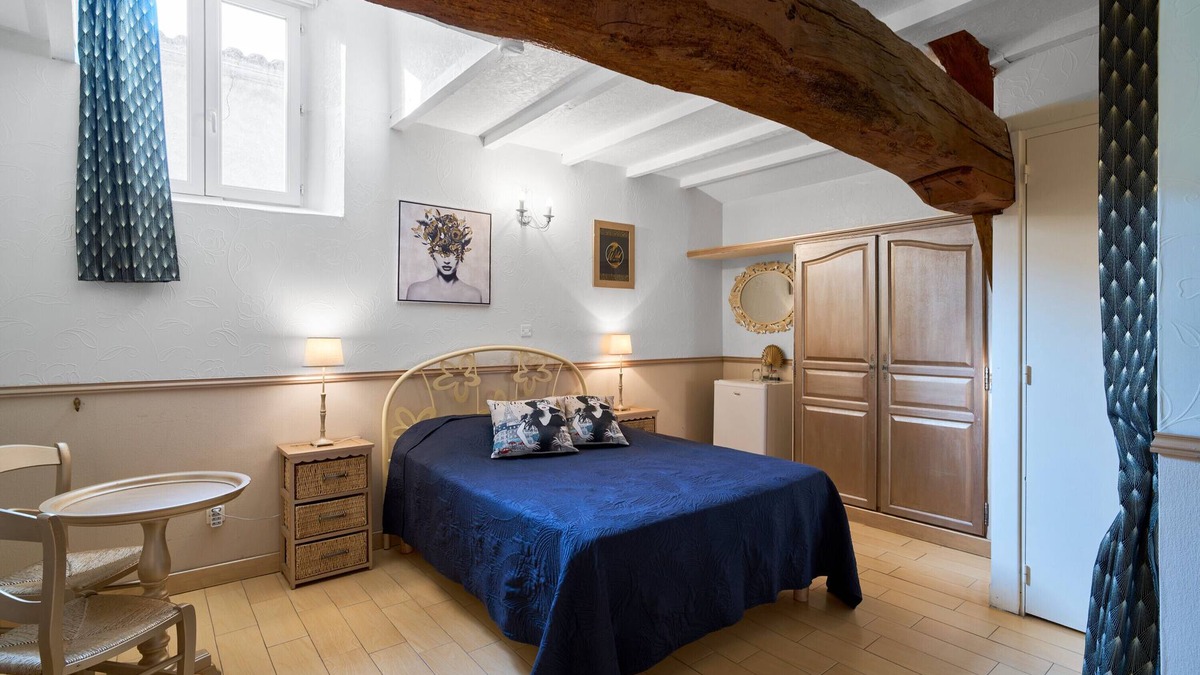 Saint-Sulpice-de-Roumagnac Bed & Breakfast | Guest Rooms 'Le Pré Fleuri 2' with Shared Pool, Shared Terrace and Wi-Fi
