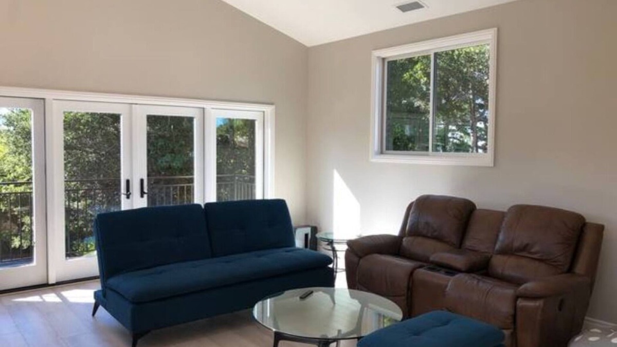 Burlingame Hills Cottage | Guest cottage by Mills Canyon nature preserve in Burlingame.