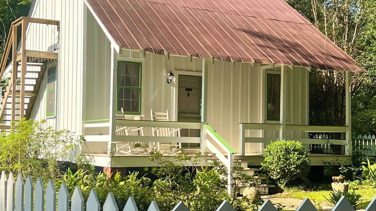 Woodville Cottage | Guest Cottage on the grounds of Jefferson Davis’s Historic Rosemont Plantation
