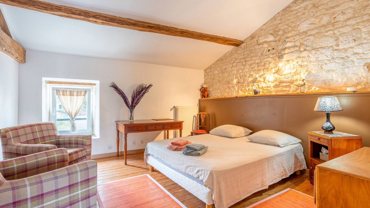 Saint-Martin-de-Fraigneau Bed & Breakfast | Guest Room 'The Suite One or Two Bedrooms' with Shared Terrace, Shared Garden and Wi-Fi