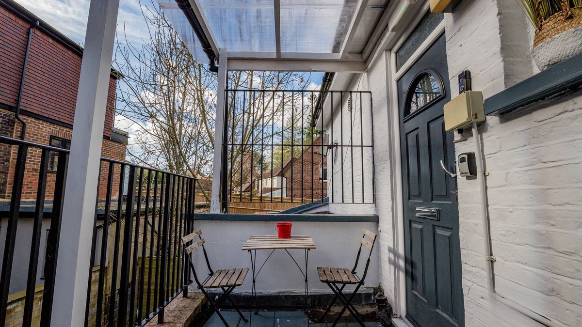 Tadworth Apartment | Guest Homes | Station Approach
