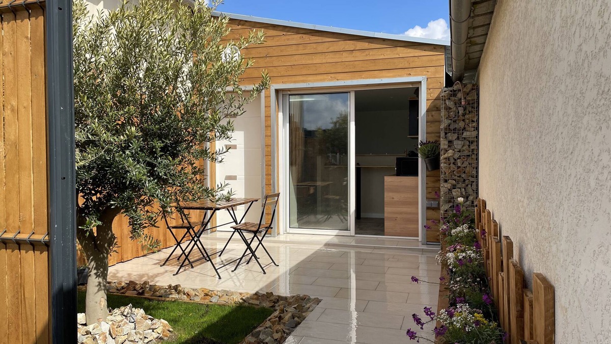 Bouafles Apartment | Guest Housse with a terrace